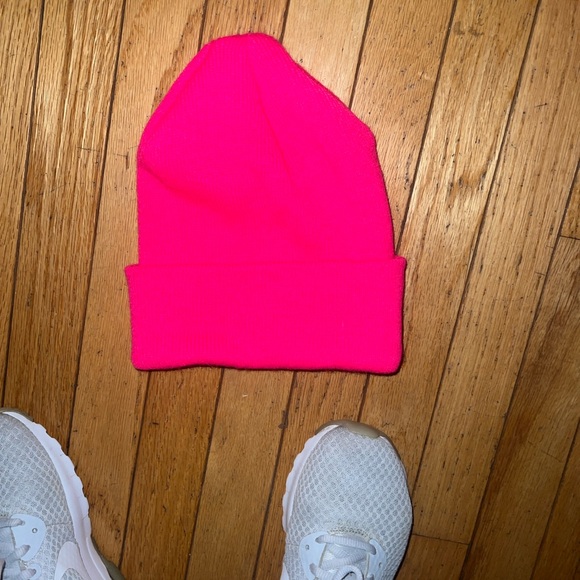 Carhartt women’s Neon Pink Beanie - Picture 2 of 2